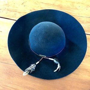 Billabong hat!!  🌊  🏄🏽‍♀️